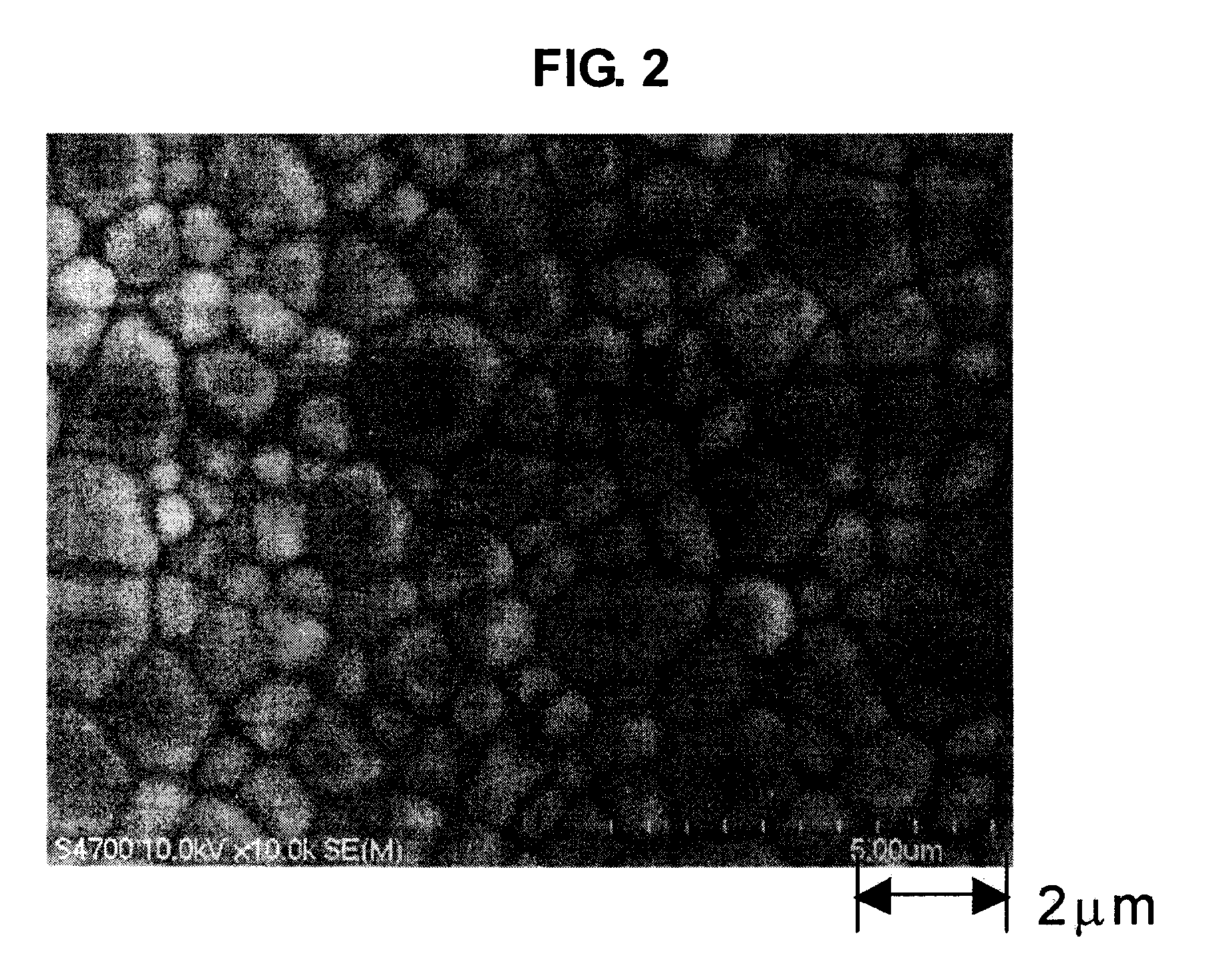 Laser oscillator and laser beam oscillation method