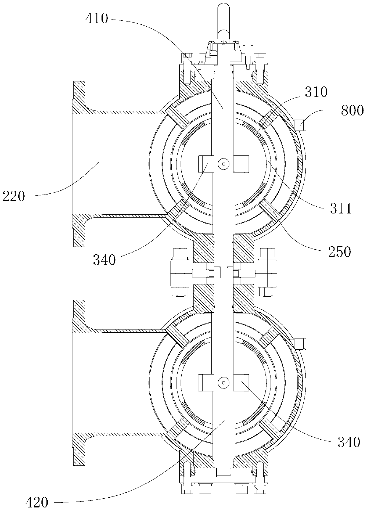 A pressure-difference-limiting six-way switching valve for conveying fluid