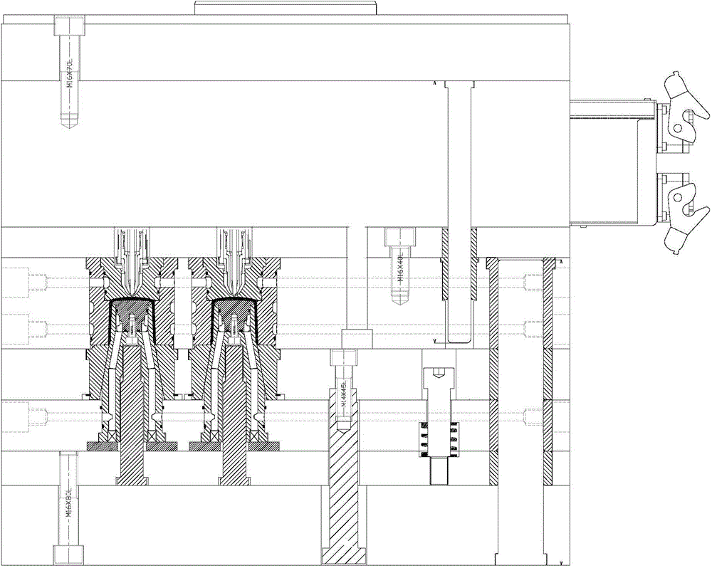 Low-cost high-forming-efficiency injection mold