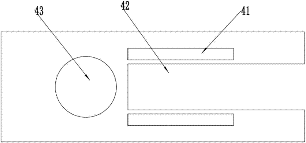 Convenient-backfilling pit digging device for gardens