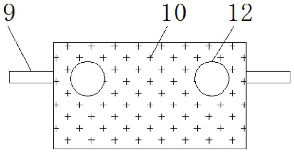 A fixed-distance self-propelled hole fertilizer applicator with adjustable fertilization distance