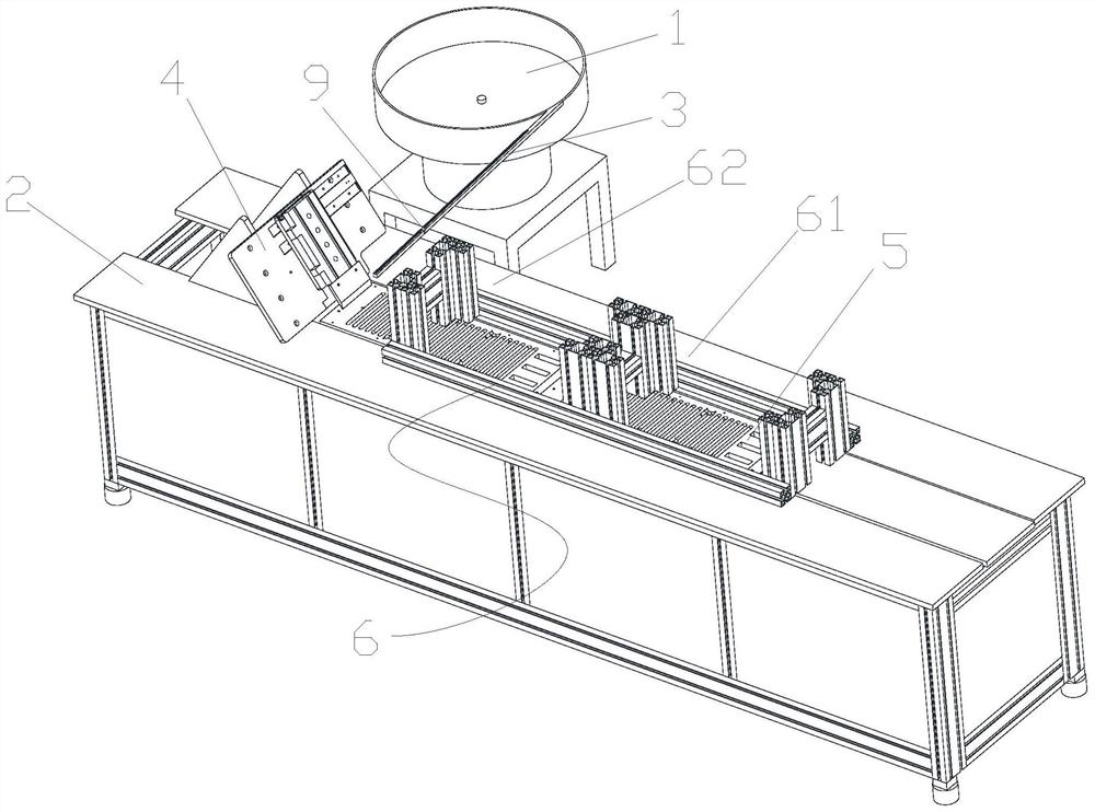 Full-automatic arranging and plug-in mounting equipment for saw chain tool bits and working method of full-automatic arranging and plug-in mounting equipment