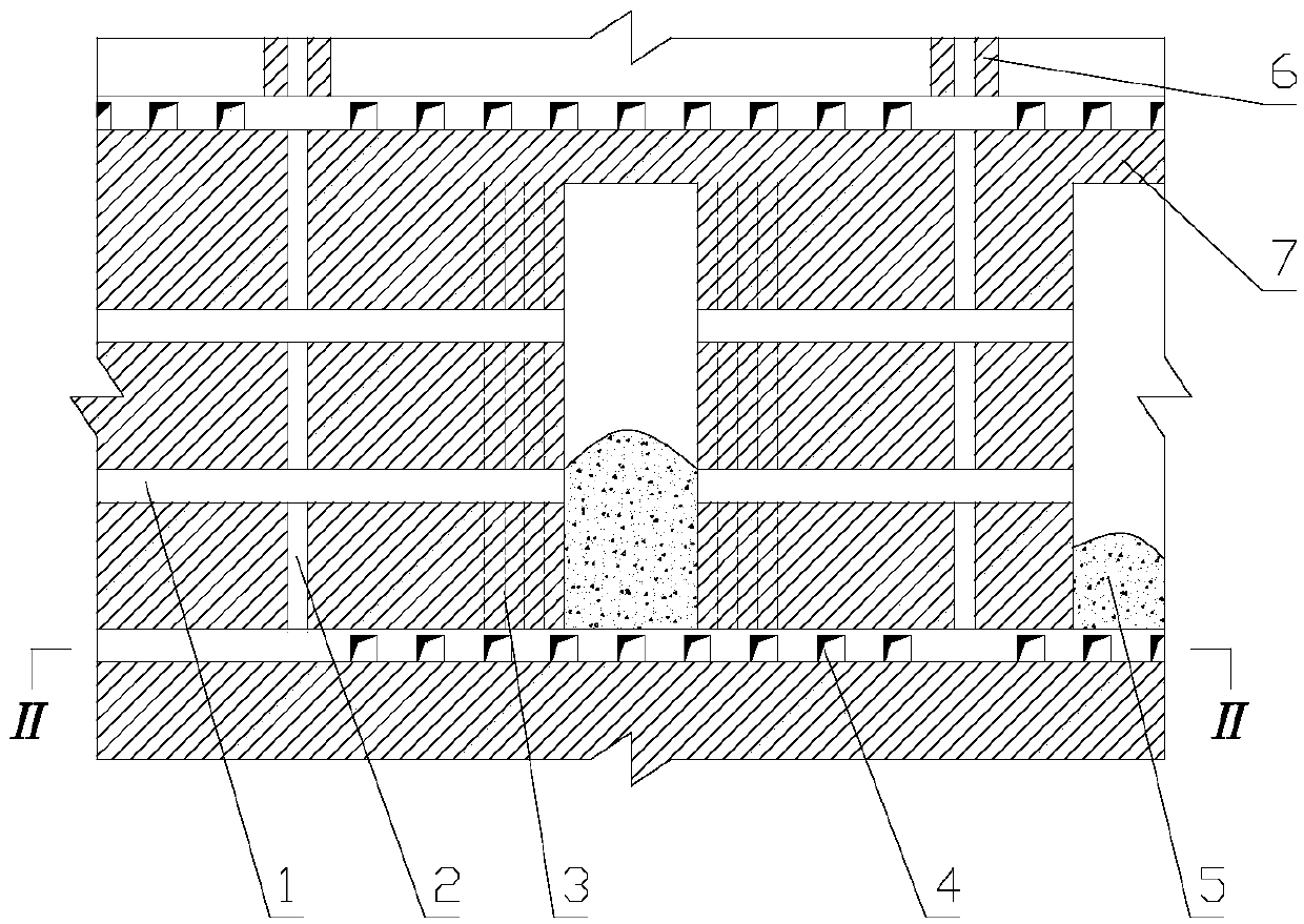 Segmented open field mining method outside the vein