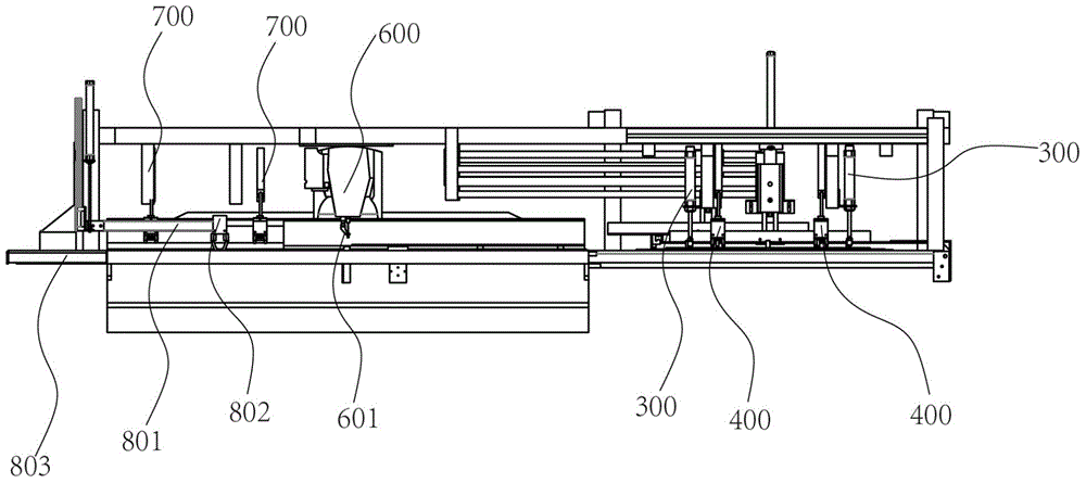 Automatic seam abutting device for cutting pieces and seam abutting method of automatic seam abutting device