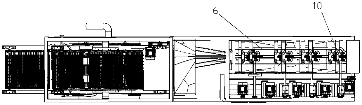 Descaling and gutting integrated machine for fish