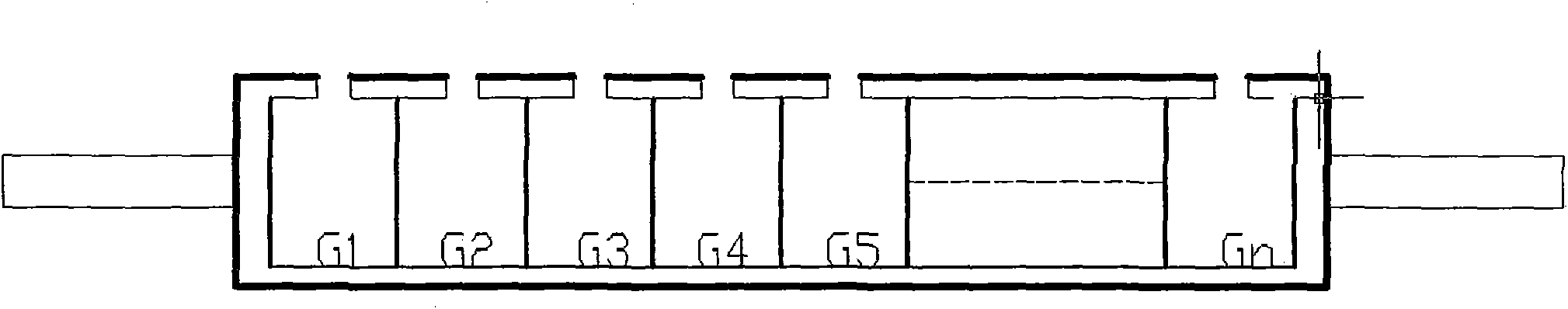 Multi-interspace self-expanding strong-airflow arc extinguishing lightning protection device