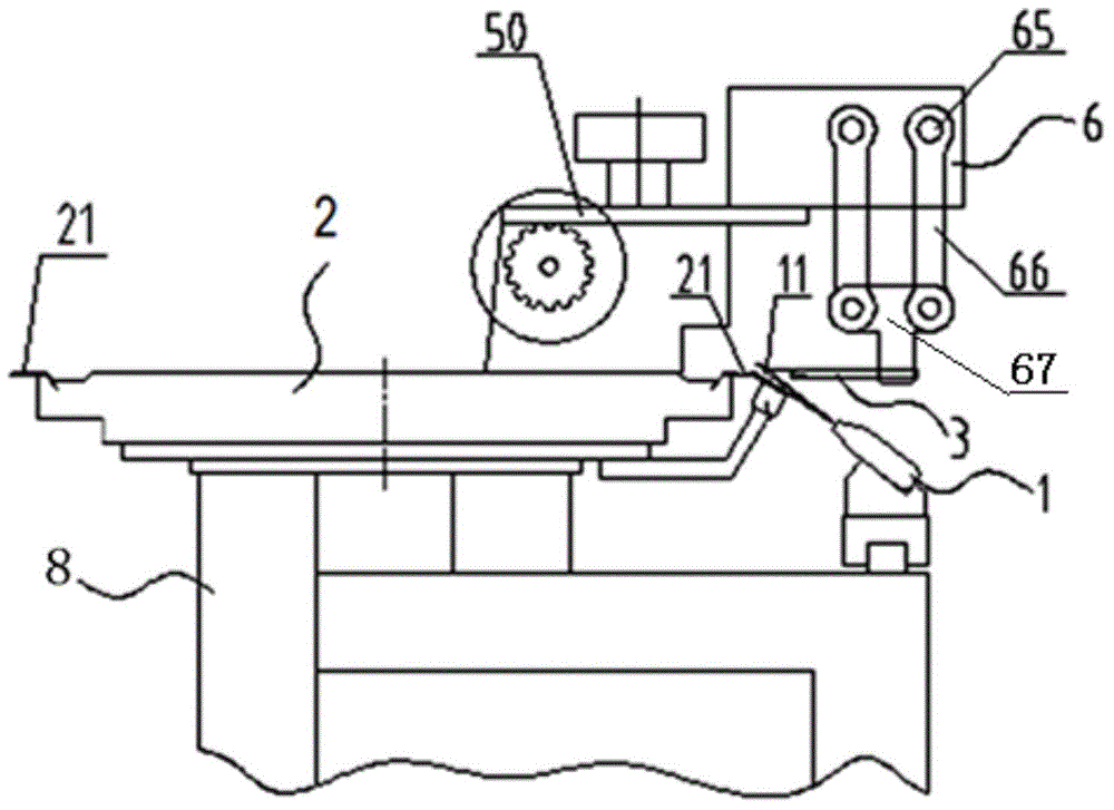 Coil pushing mechanism capable of automatically aligning and transferring fabric coils