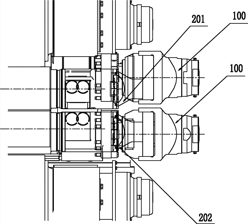 Rolling mill work roll shifting device and safety bolt component thereof