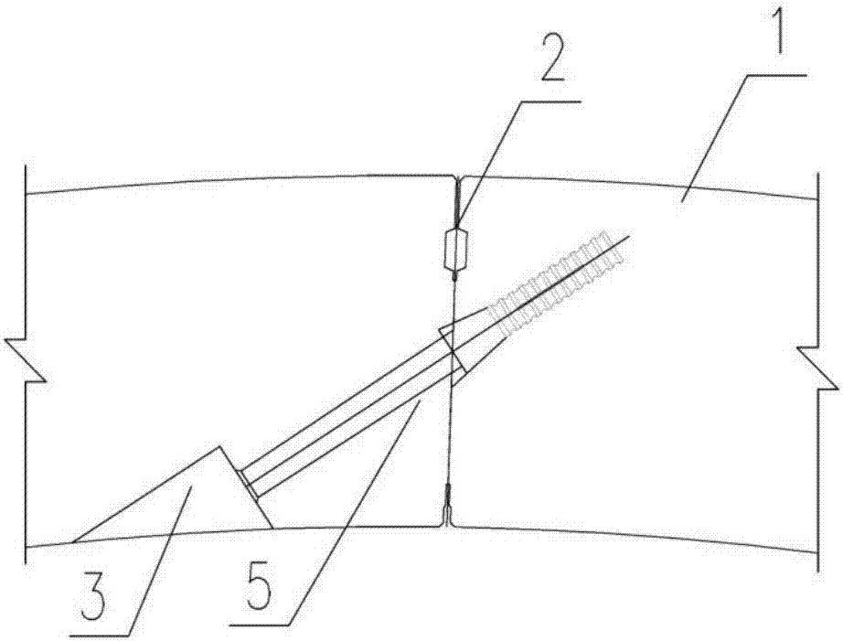 Connecting structure suitable for tunnel segment longitudinal seam