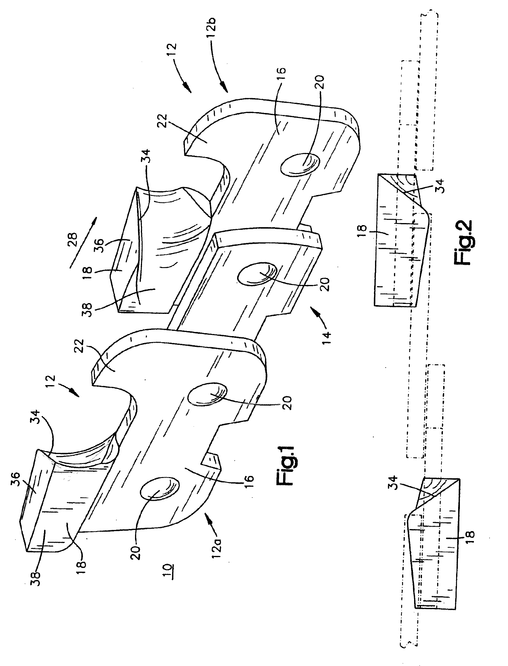 Wood cutting saw chain and replaceable cutting members