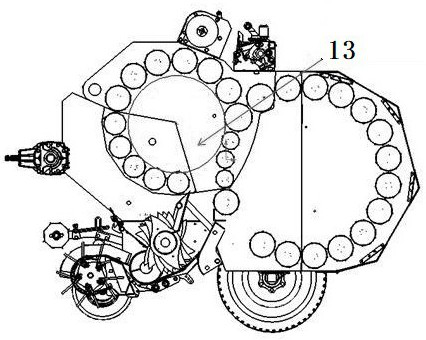 An uninterrupted bundling device and method based on a round bundling machine