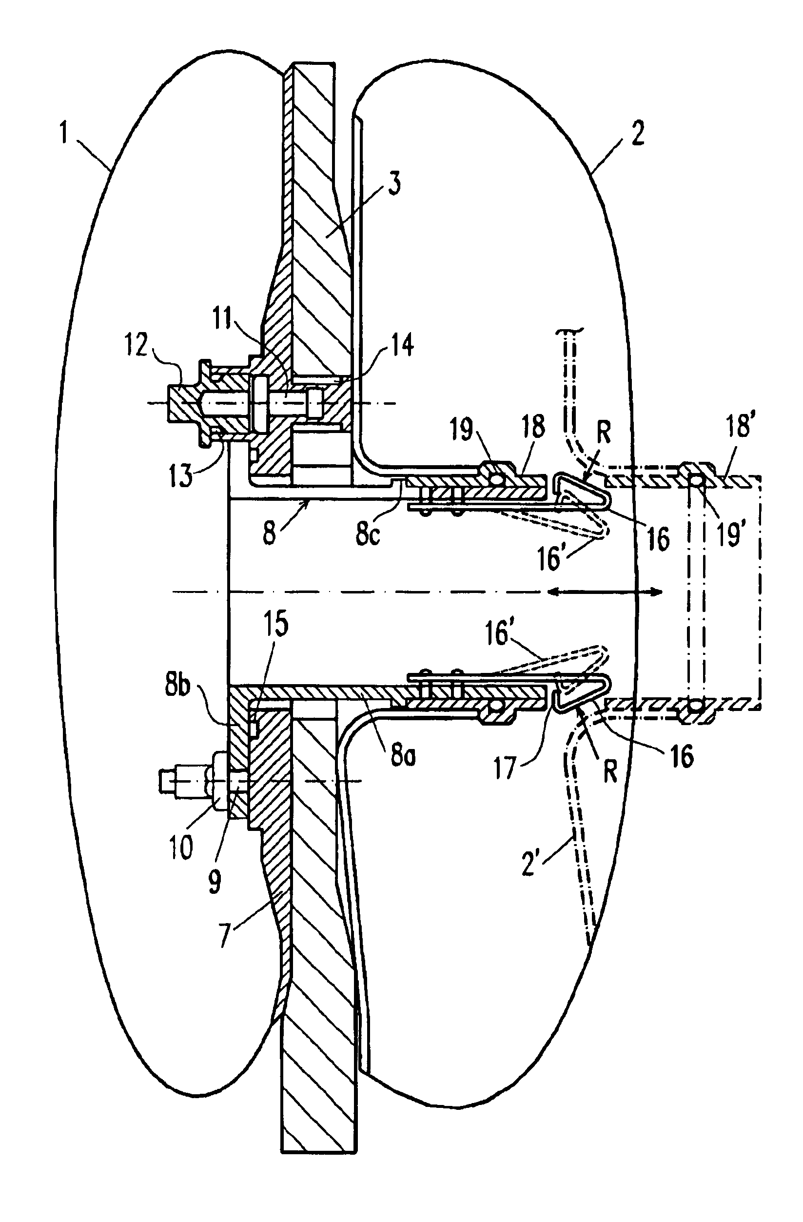 Connection arrangement to connect two flexible tanks of an aircraft