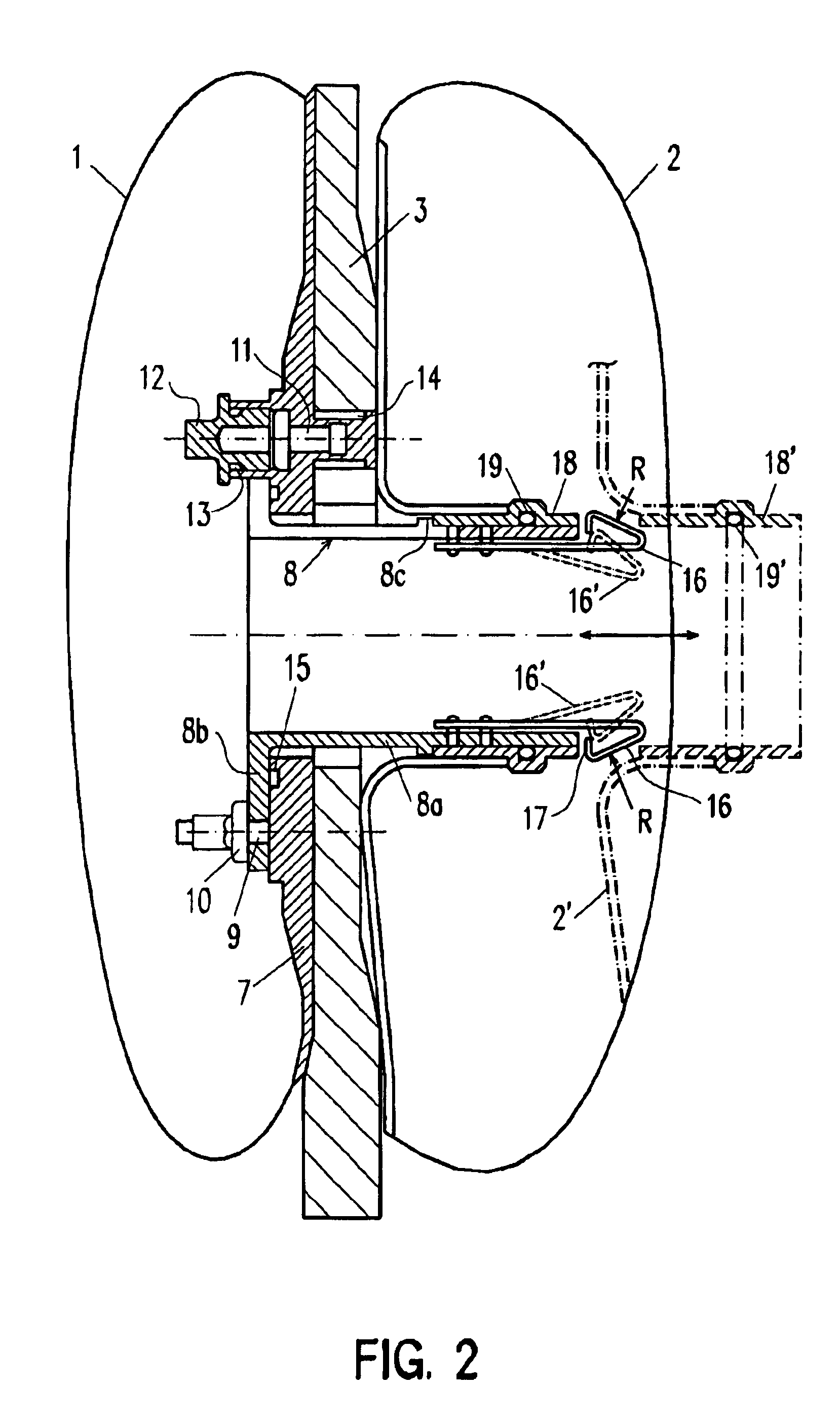 Connection arrangement to connect two flexible tanks of an aircraft