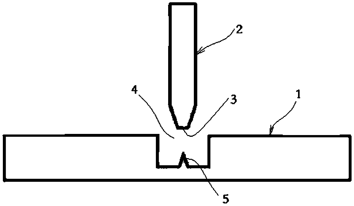 Mold and method for machining reverse folding line between upper cover and lower cover of packaging box