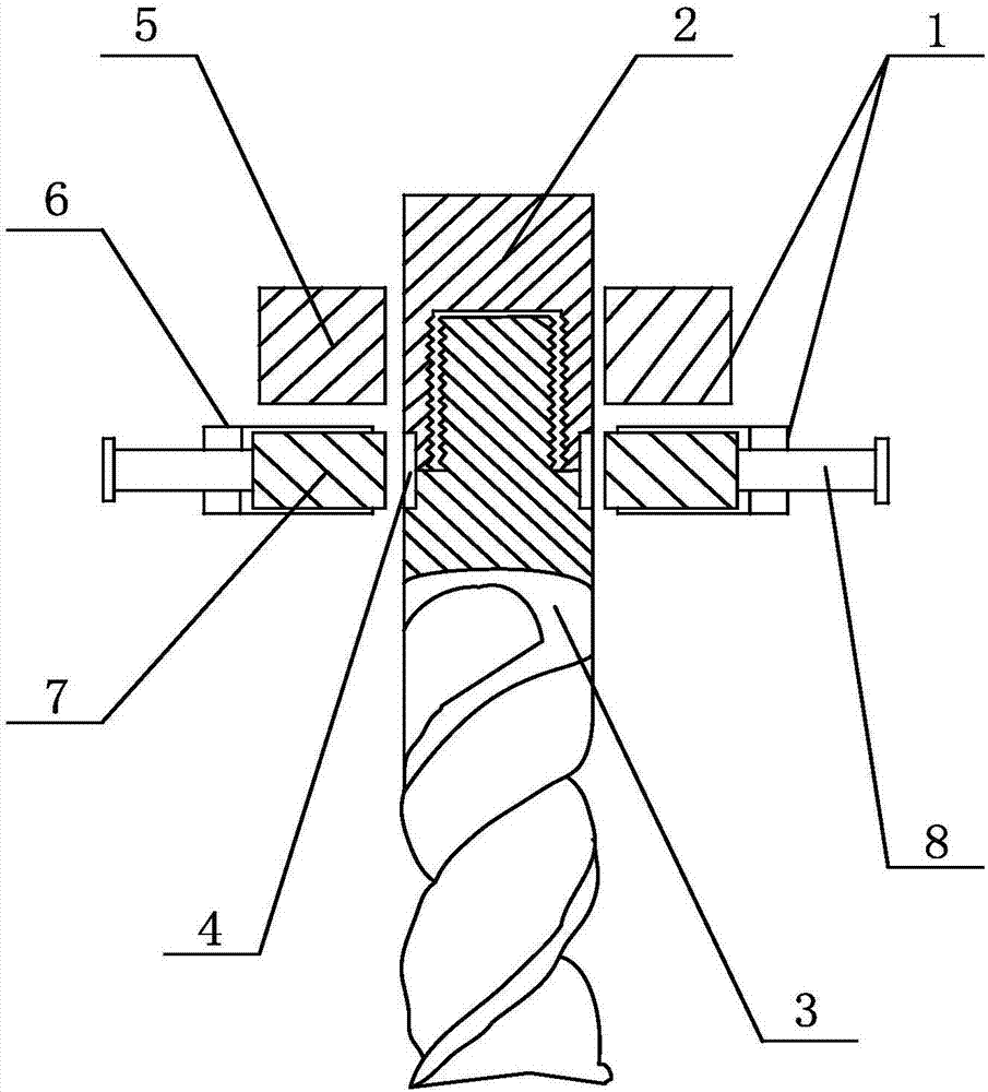 Milling cutter clamping device convenient to install