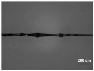 A spider silk-like polymer fiber based on non-spherical porous particles and its preparation method