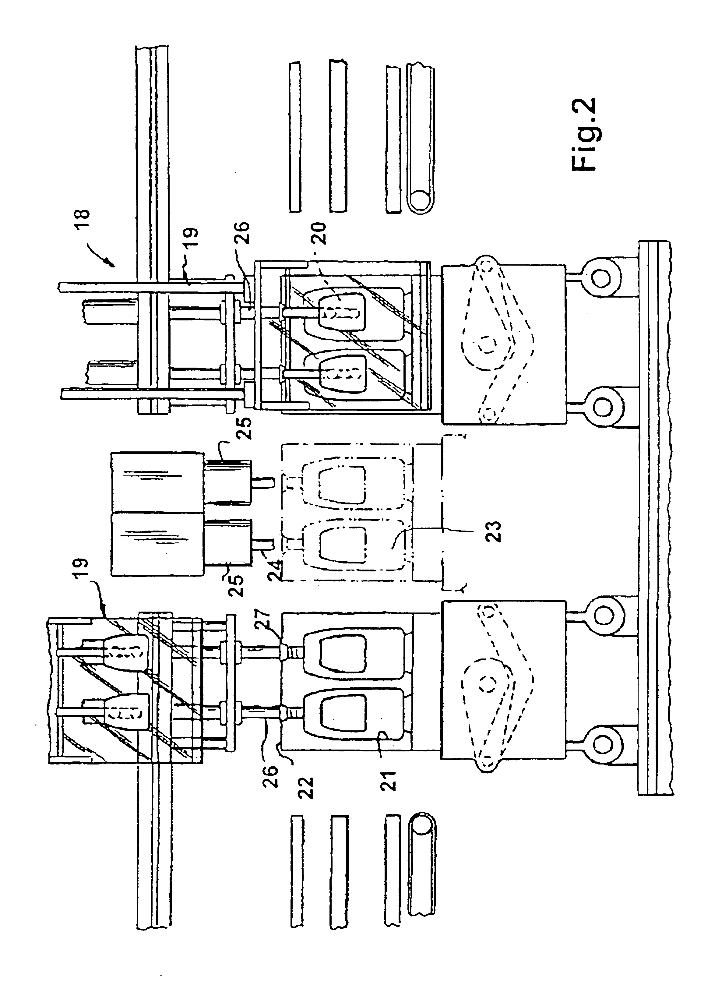 Method for gluing plastic labels on hydrorepellents containers by means of labelling apparatus for water based glues