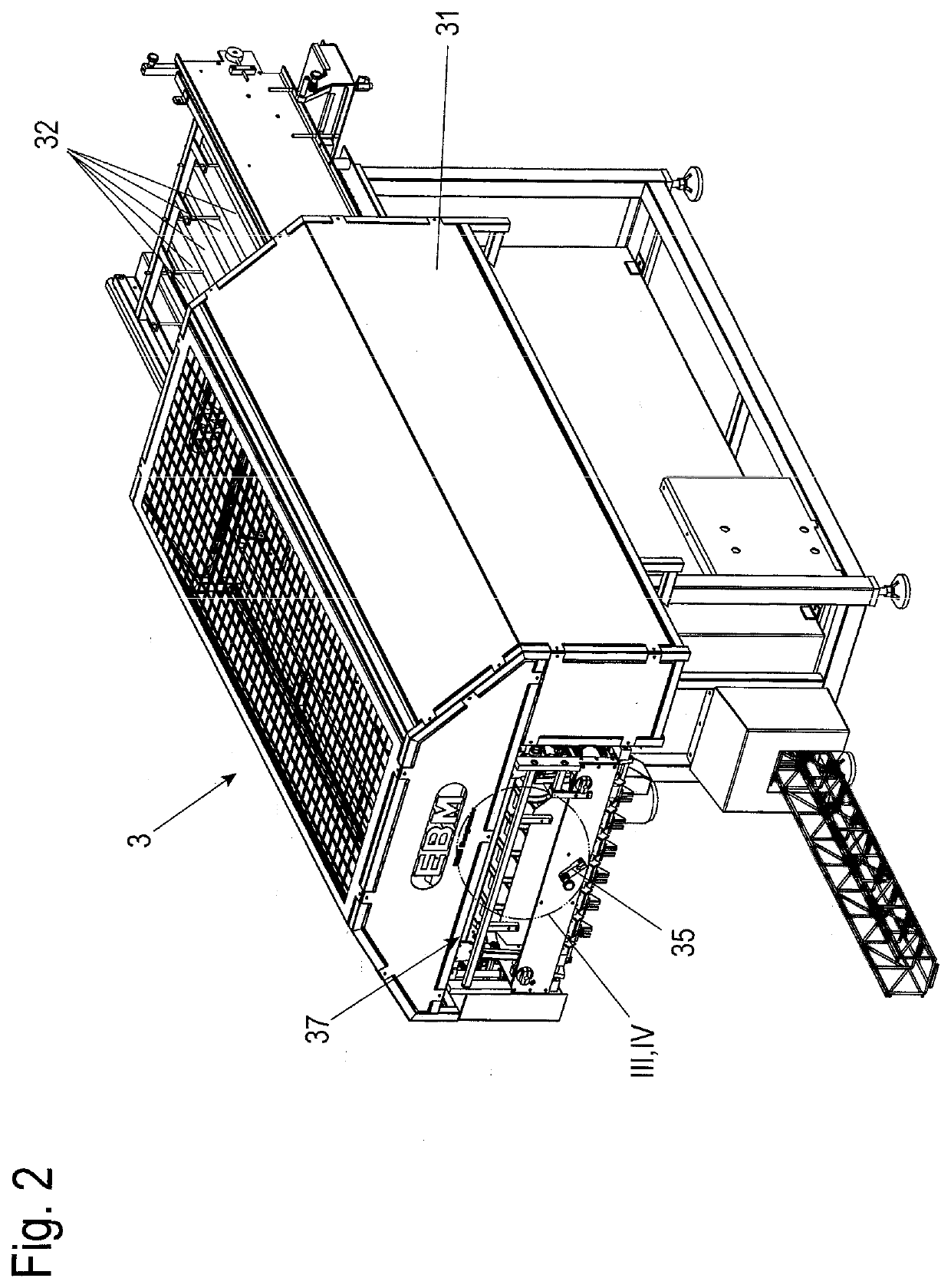 Egg-orienting station for orienting eggs, and apparatus for transporting and packaging eggs