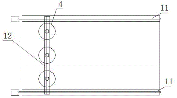 Solid state fermentation device, system and fermentation method of movable material distribution