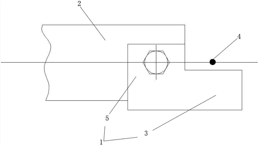 An alarm device for broken rollers used in orbital kilns