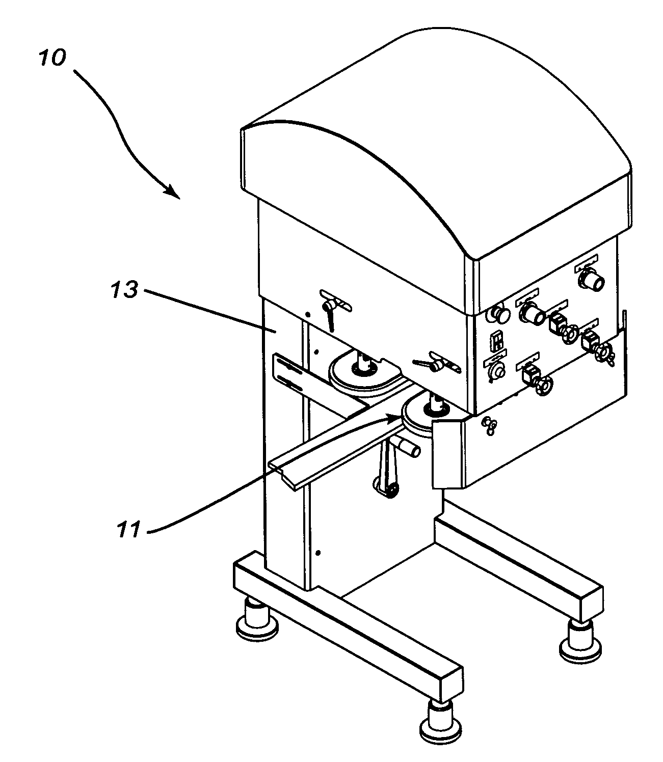 Apparatus and method for rotating a cap relatively to a container