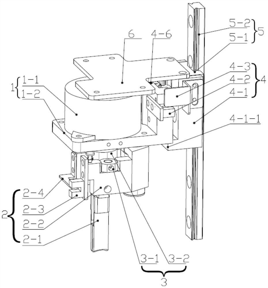 Reaction tube grasping device and analyzer