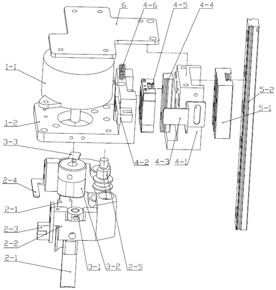 Reaction tube grasping device and analyzer