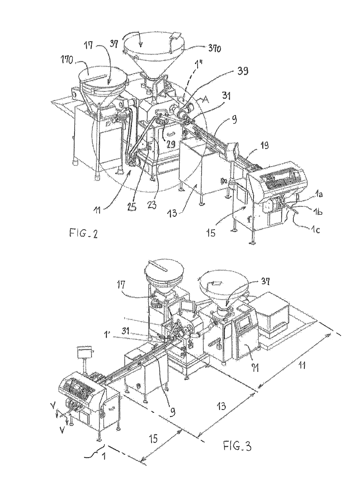 Sausage production machine comprising a device for the coagulation of the sausage casing and production line comprising said machine