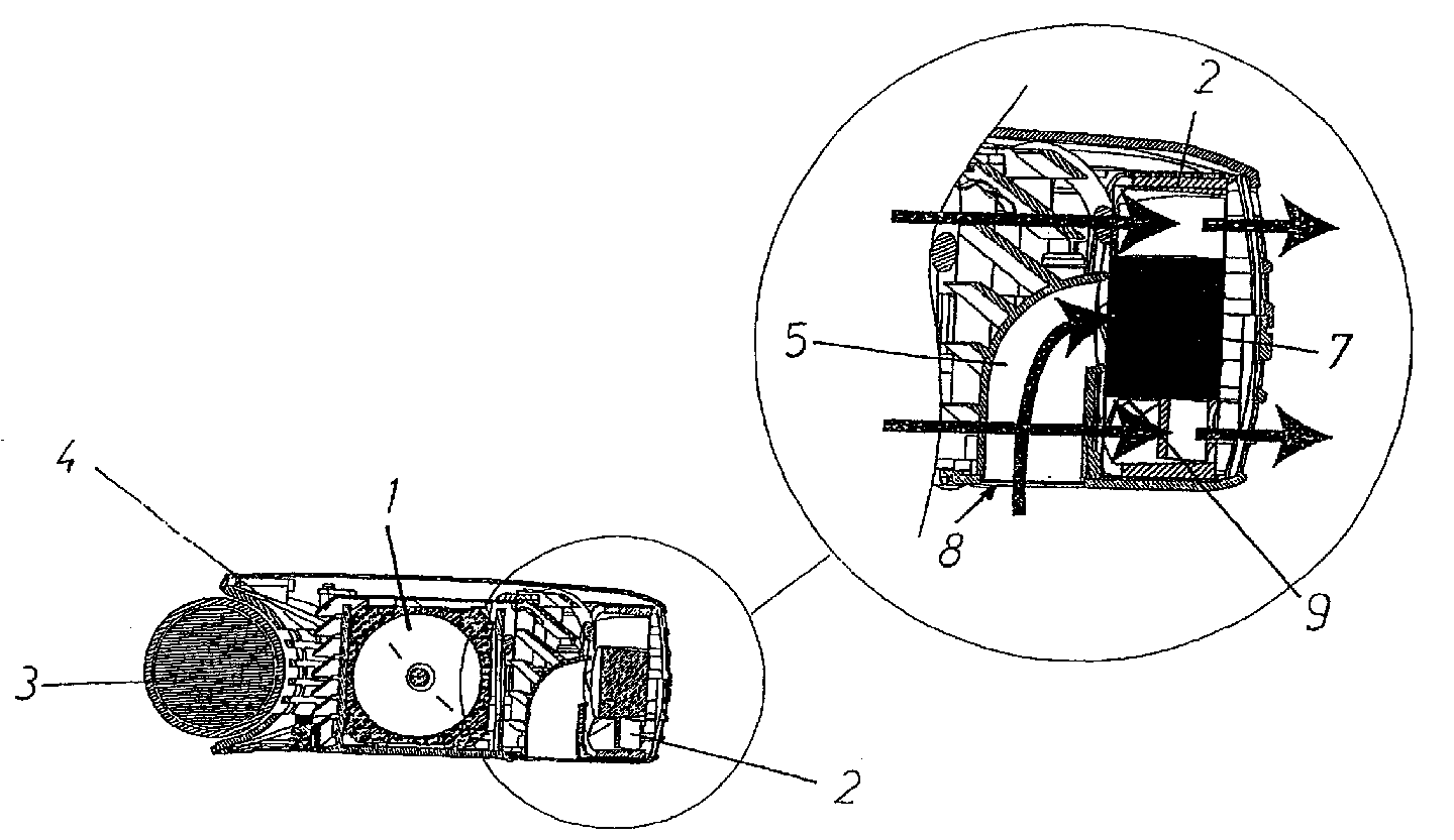 Cooling device in a projector