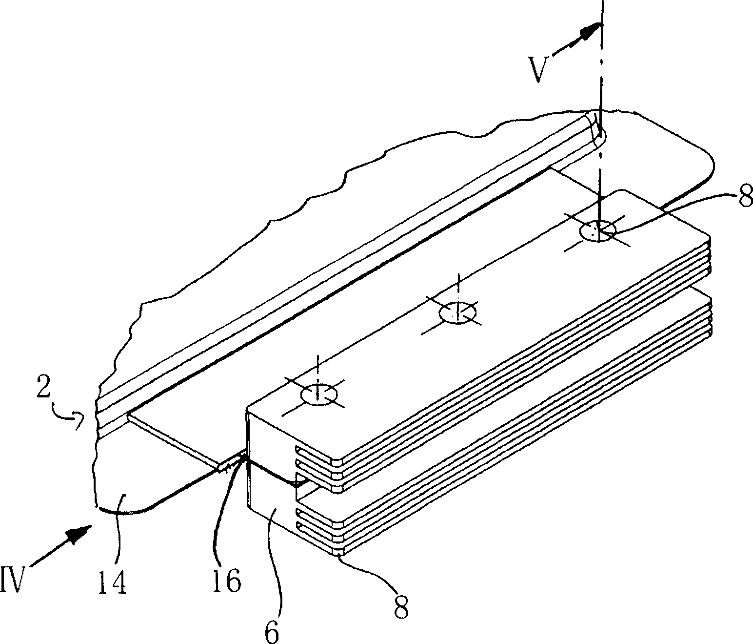 Electrical energy storage device having flat cells and heat sinks