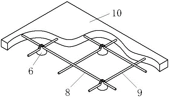 The method of controlling the thickness of the protective layer on the surface of the steel mesh of the floor slab and the mold used