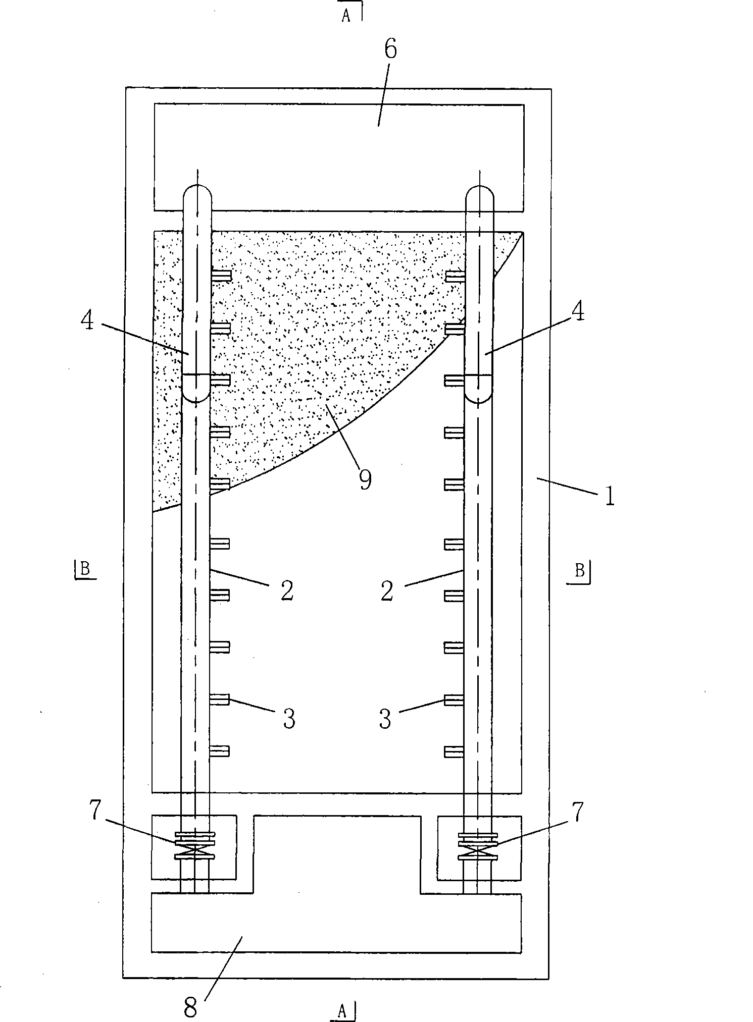 Backwashing method of upward flow filter and backwashing water distribution structure