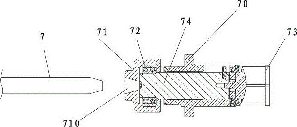 Automatic roll discharging and core feeding device and automatic roll discharging and core feeding method