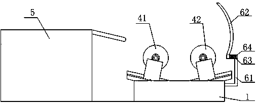 Multi-caliber pipeline conveying device