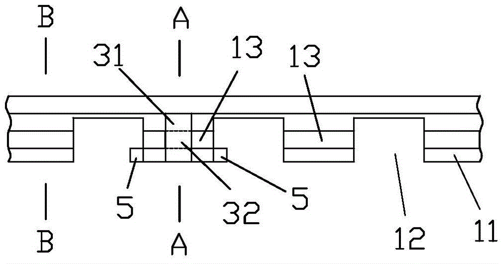 Connection structure between shoe insole and shoe outsole