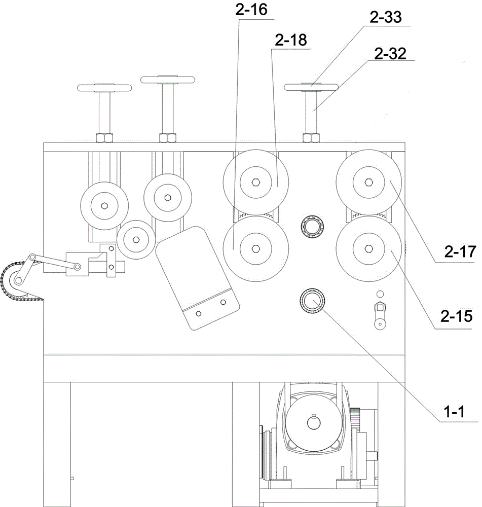 A fully automatic intermittent double-roller feeding device