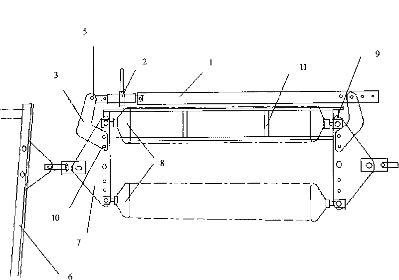 Connecting plate for replacing 220kV double bundle conductor strain insulator with centricity and method thereof