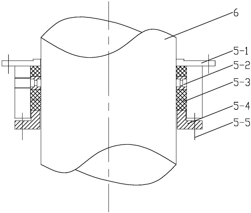 Silo center discharging machine driven by internal motors