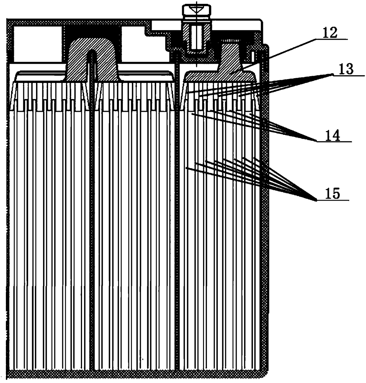 Lead-acid storage battery electrode group of which positive electrodes and negative electrodes have equal service life