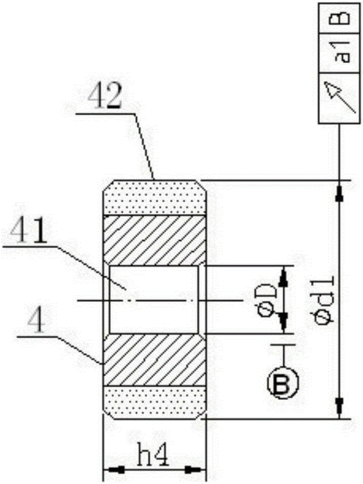 Machining device and machining method of forming hole