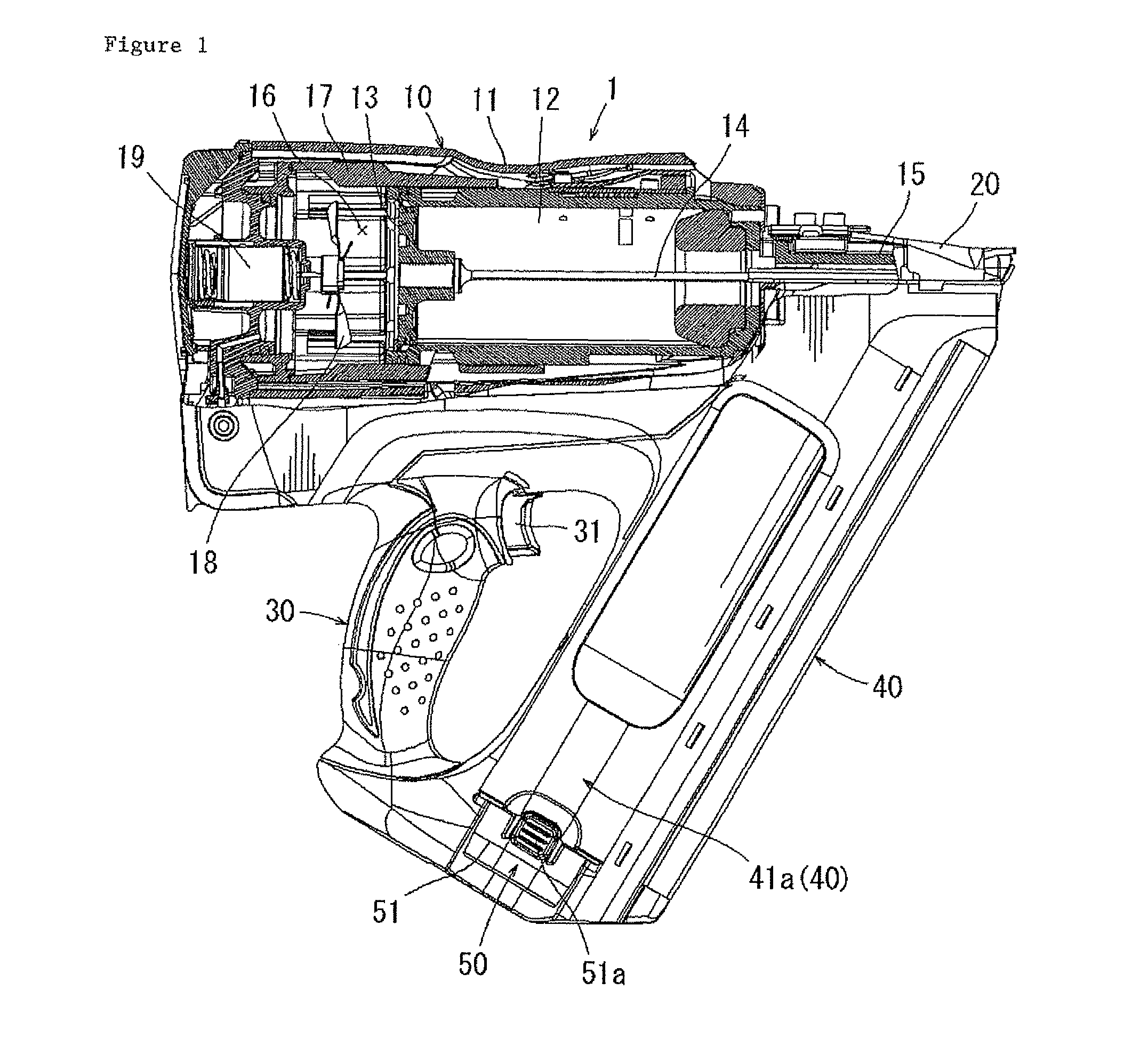 Battery holder for a driving tool