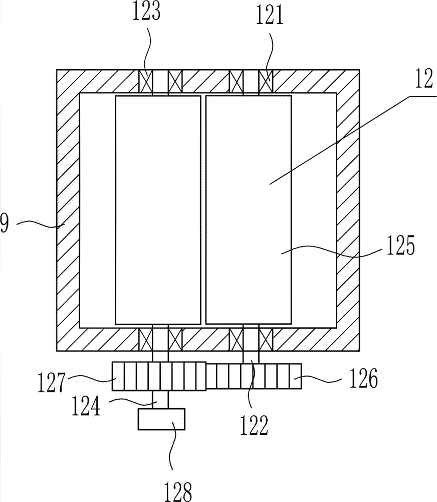 Raw material smashing device for livestock feed manufacturing