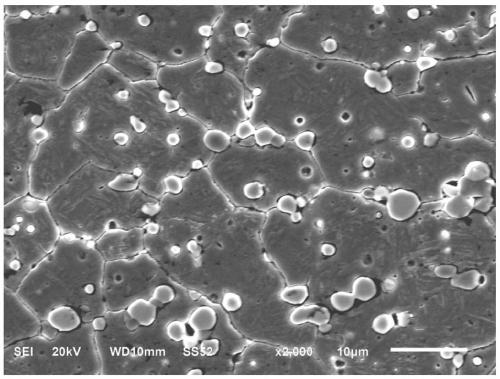 Method for preparing high-solid-solubility ultrafine grain high-speed steel through electric pulses