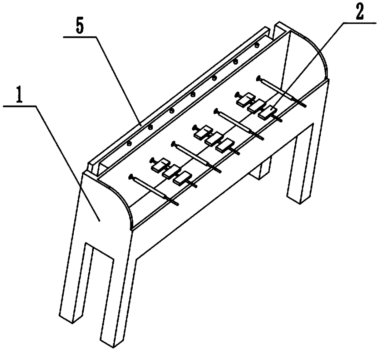 Method and device of utilizing residual heat of charcoal fire for automatically rotating skewers