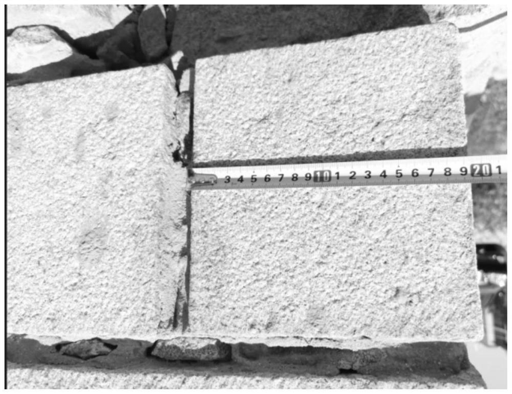 UHPC (Ultra High Performance Concrete) material for reinforcing existing whole rubble wall and reinforcing method thereof