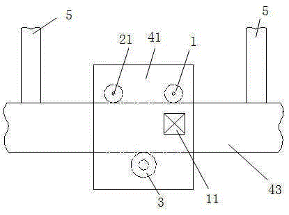 Feeder traveling device