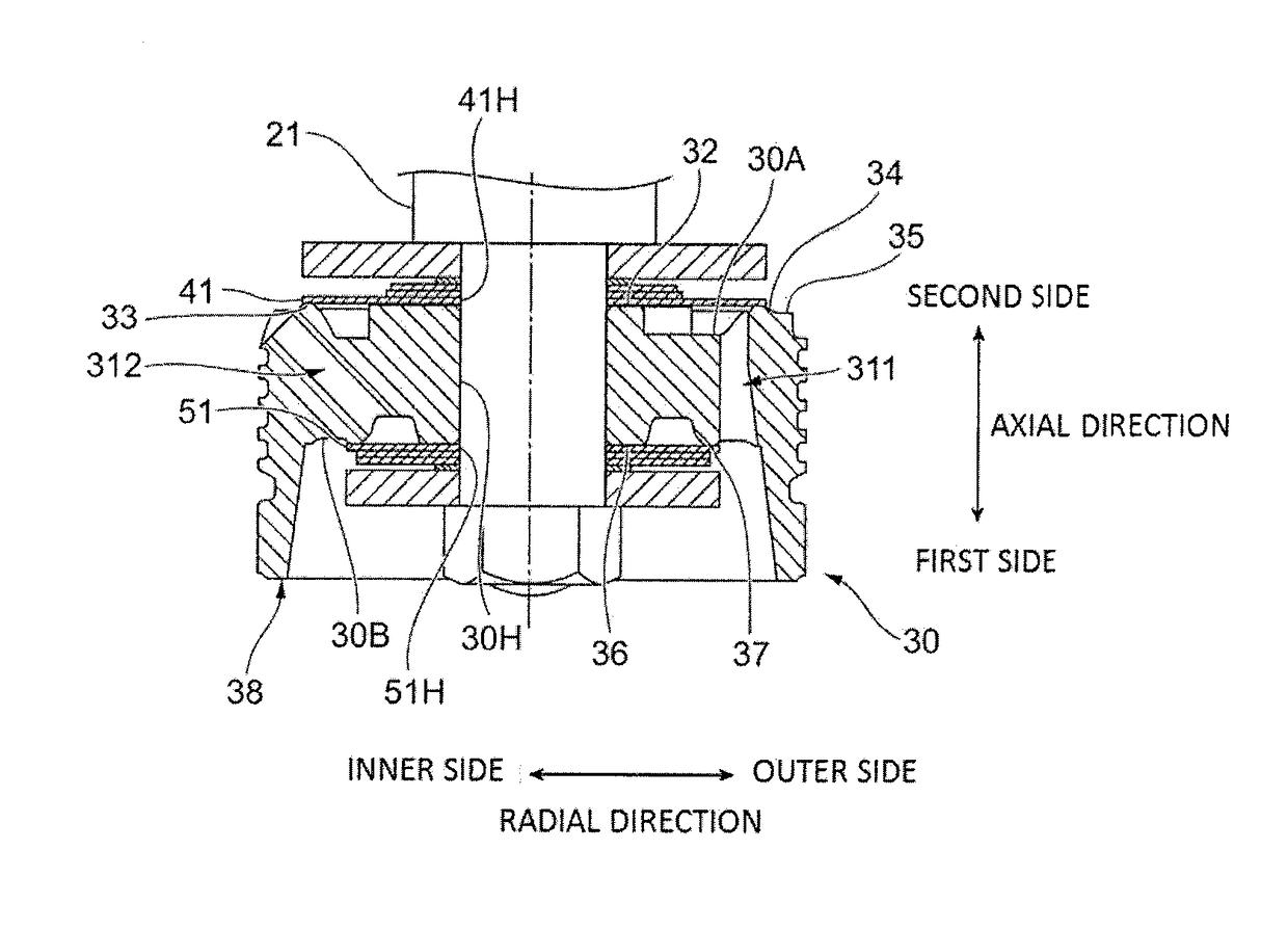 Pressure buffer device and flow path forming member