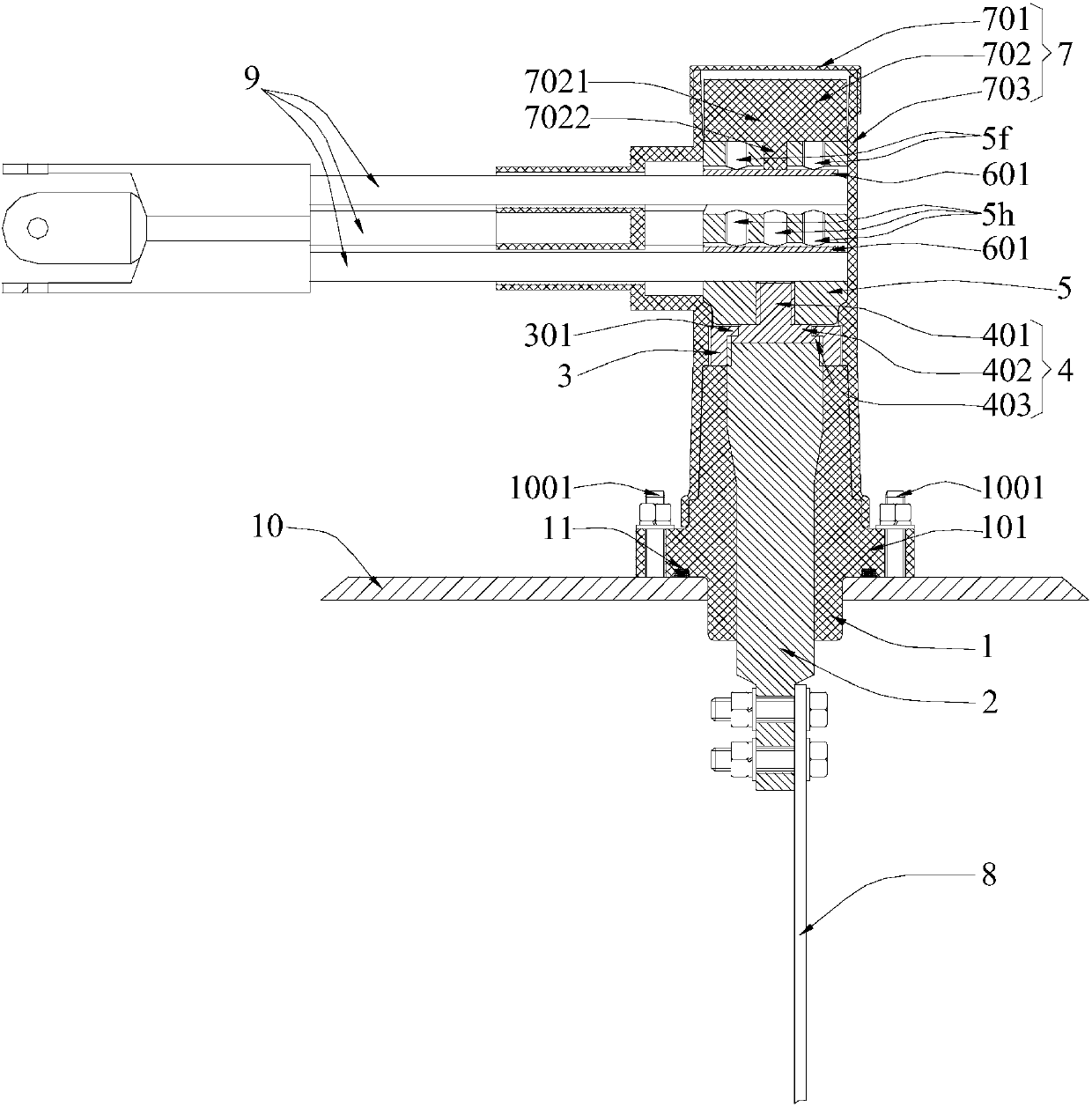 An all-round outlet terminal and outlet structure of a distribution transformer