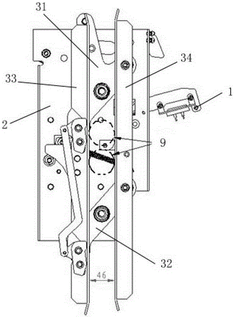 An elevator synchronous door knife car door lock device