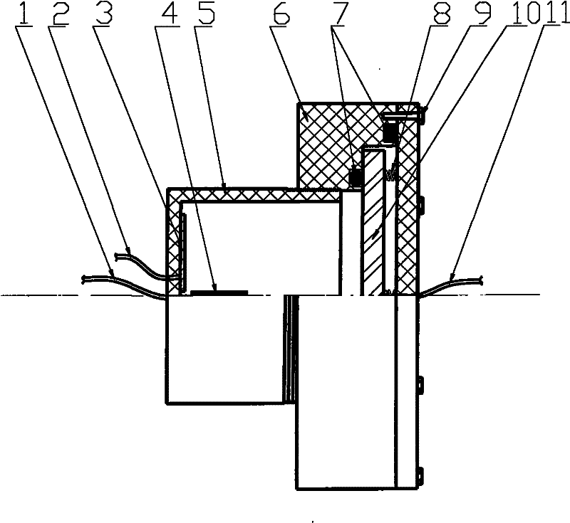 Corrosion test device with in-situ electrochemical test function